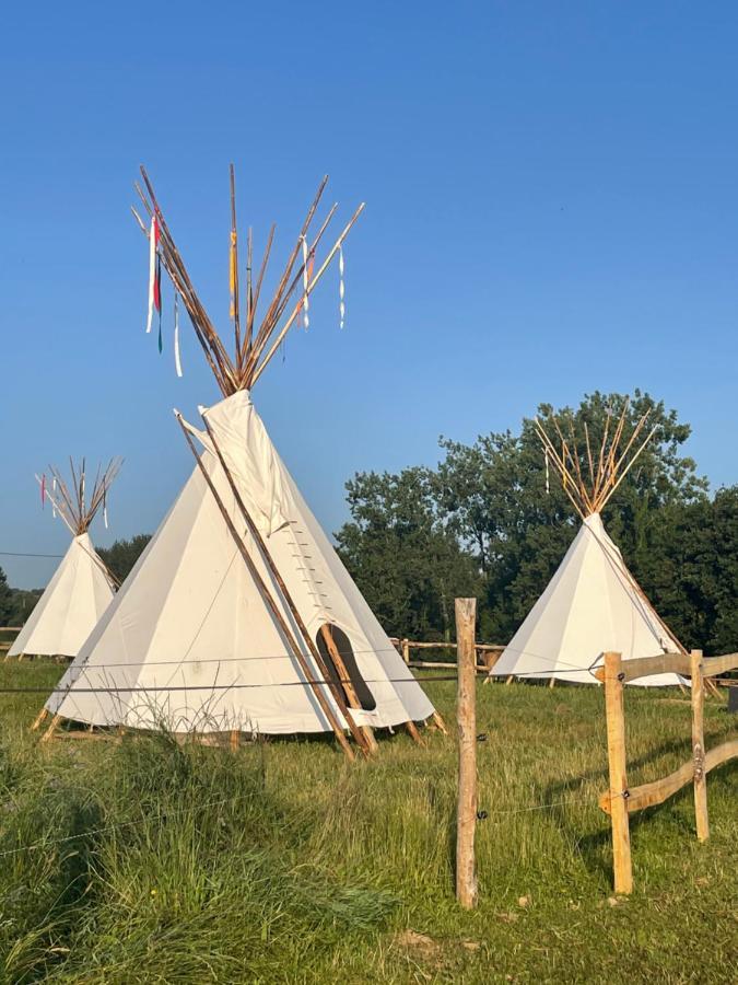 Terra-Tipike, Tipi A La Ferme Entre Terre Et Mer Trebry Exterior photo