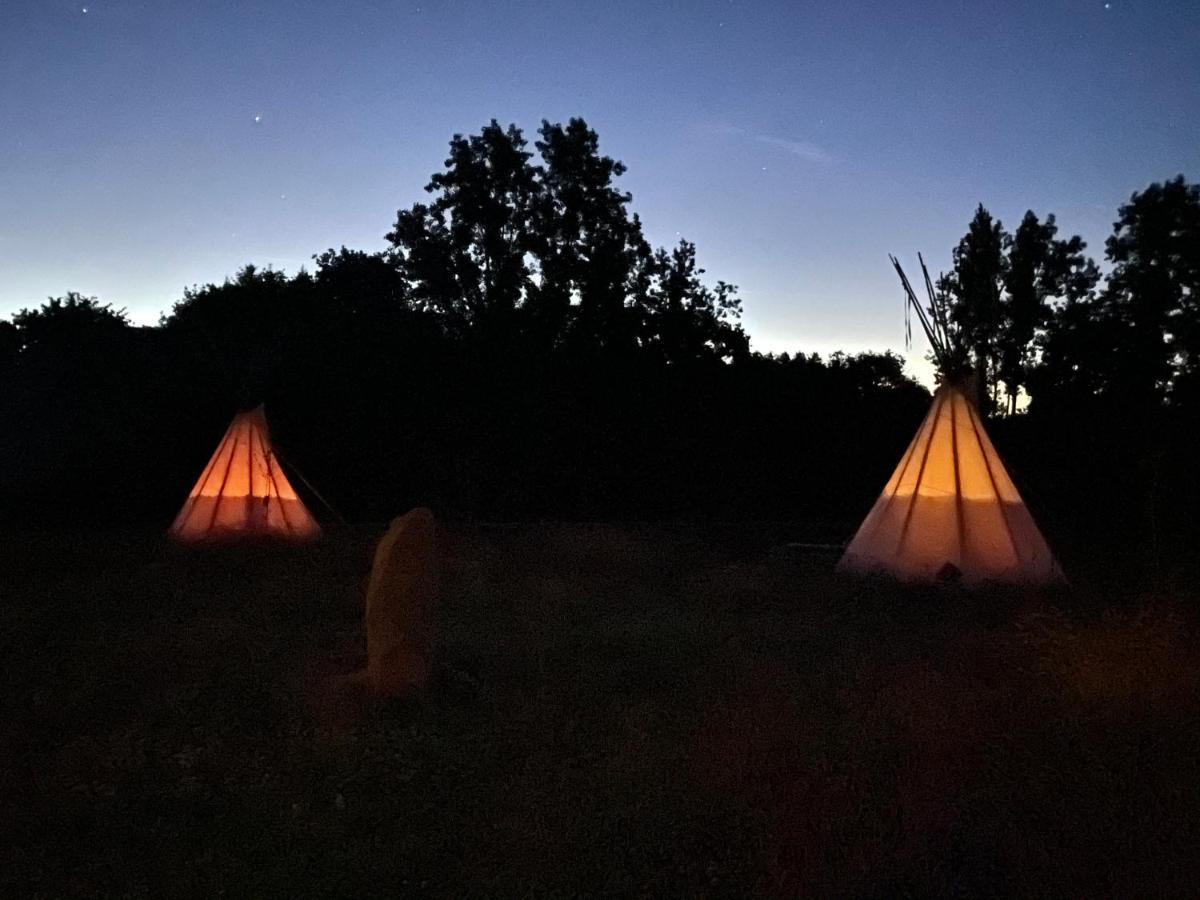 Terra-Tipike, Tipi A La Ferme Entre Terre Et Mer Trebry Exterior photo